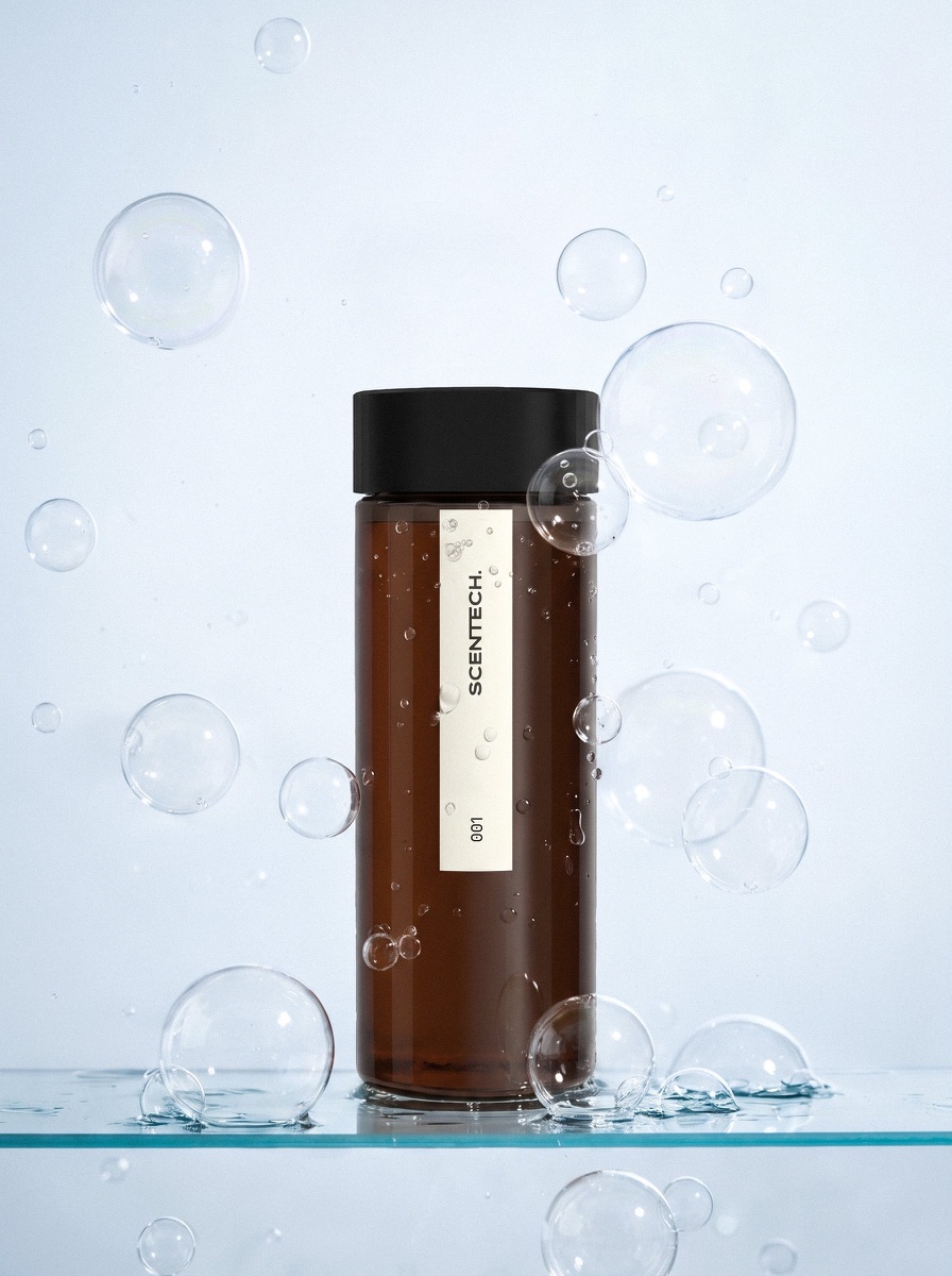 Scentech-Diffuser mit ScentPod in einem offenen Wohnbereich